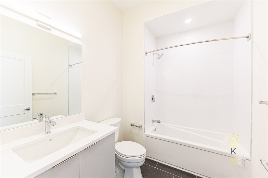 460 Washington St # 2