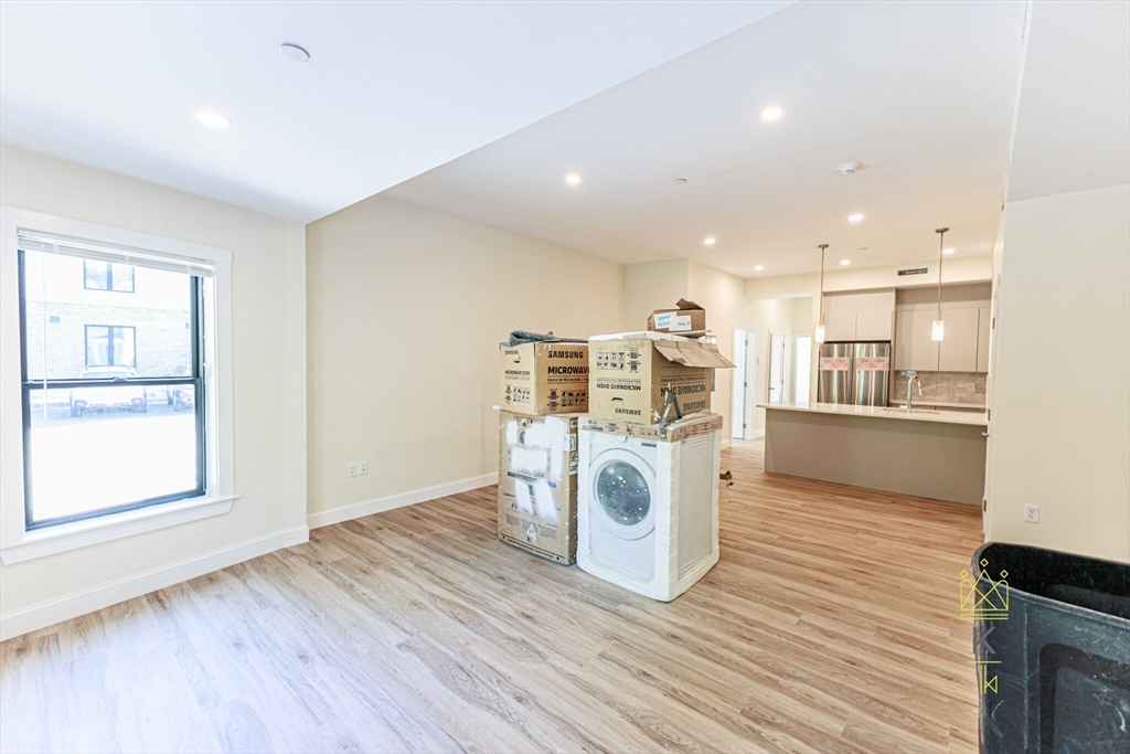 460 Washington St # 2