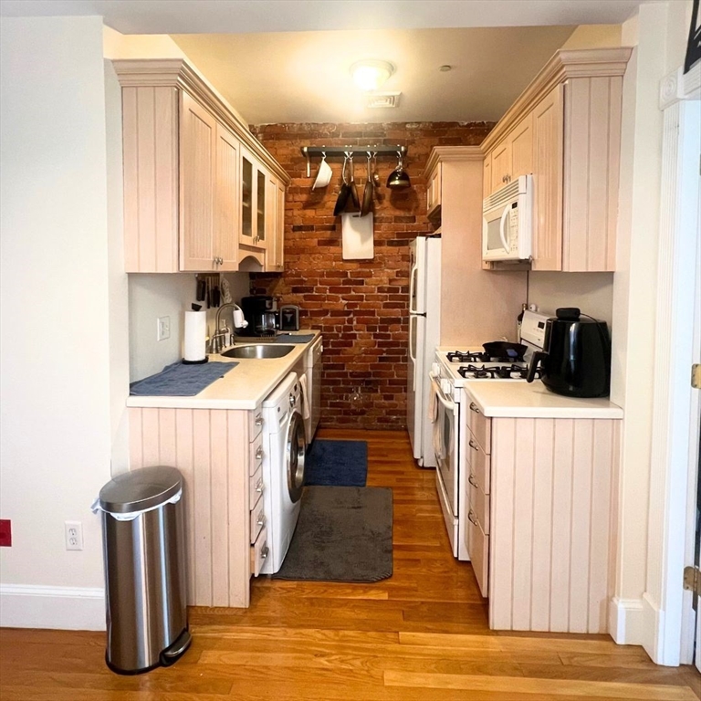 13 Albemarle St # 3