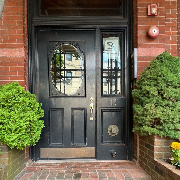 13 Albemarle St # 3