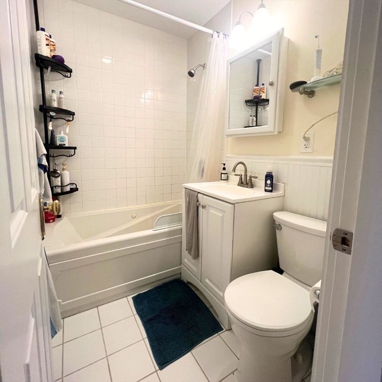 13 Albemarle St # 3