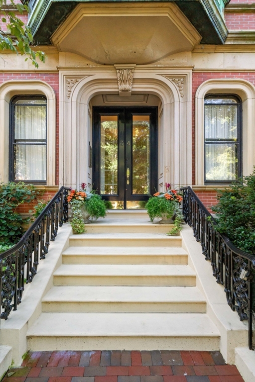 34 Commonwealth Ave # 1
