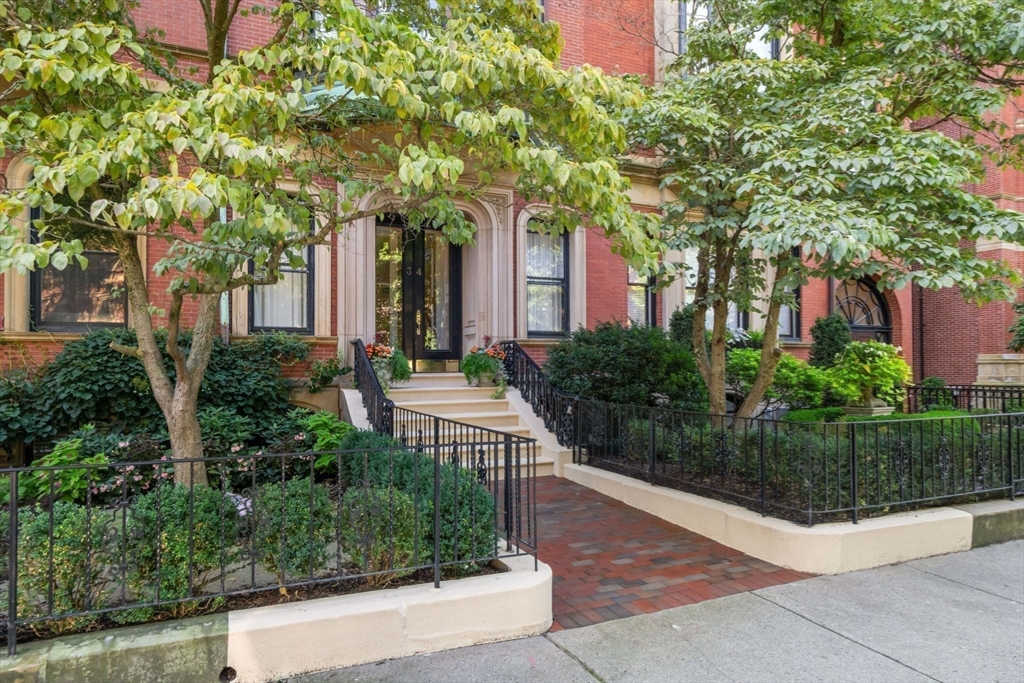 34 Commonwealth Ave # 1
