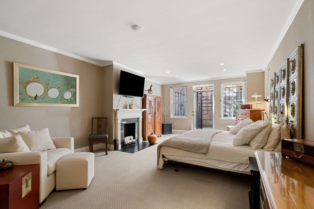 34 Commonwealth Ave # 1