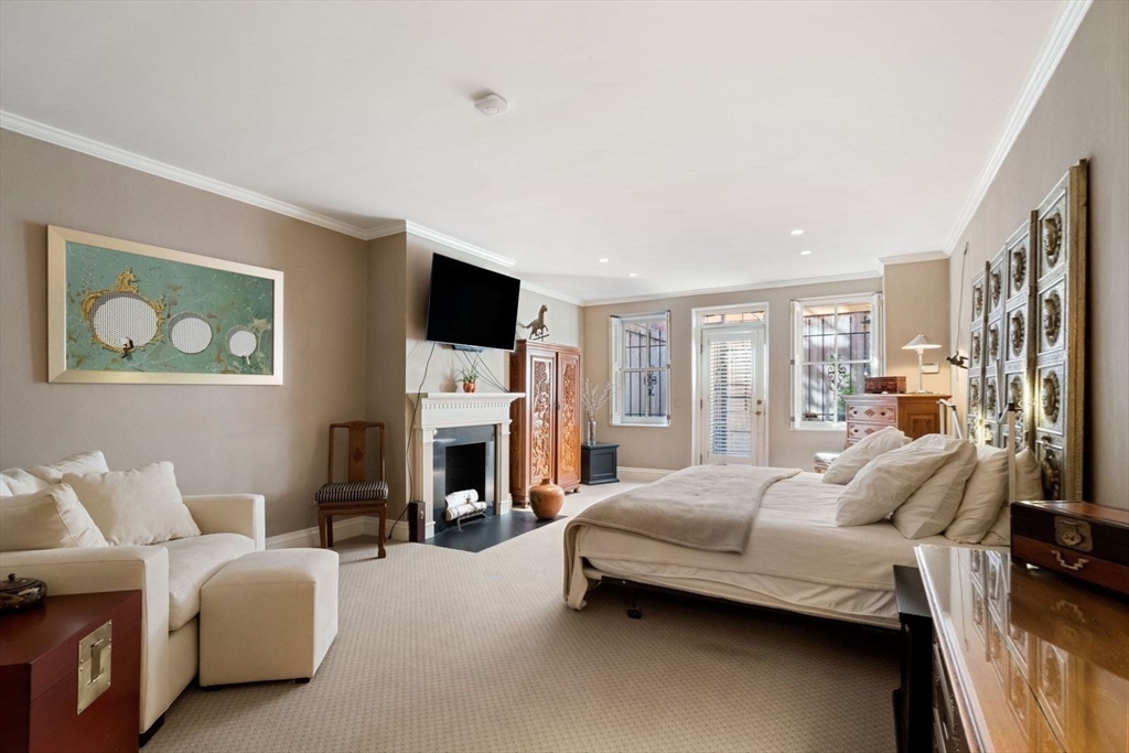 34 Commonwealth Ave # 1