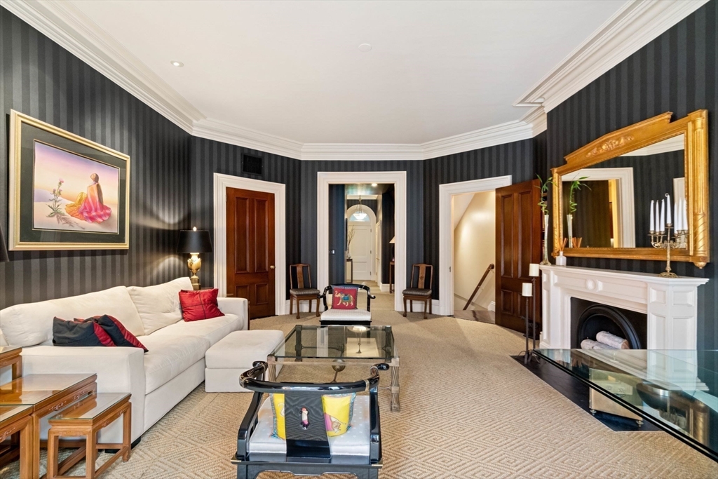 34 Commonwealth Ave # 1