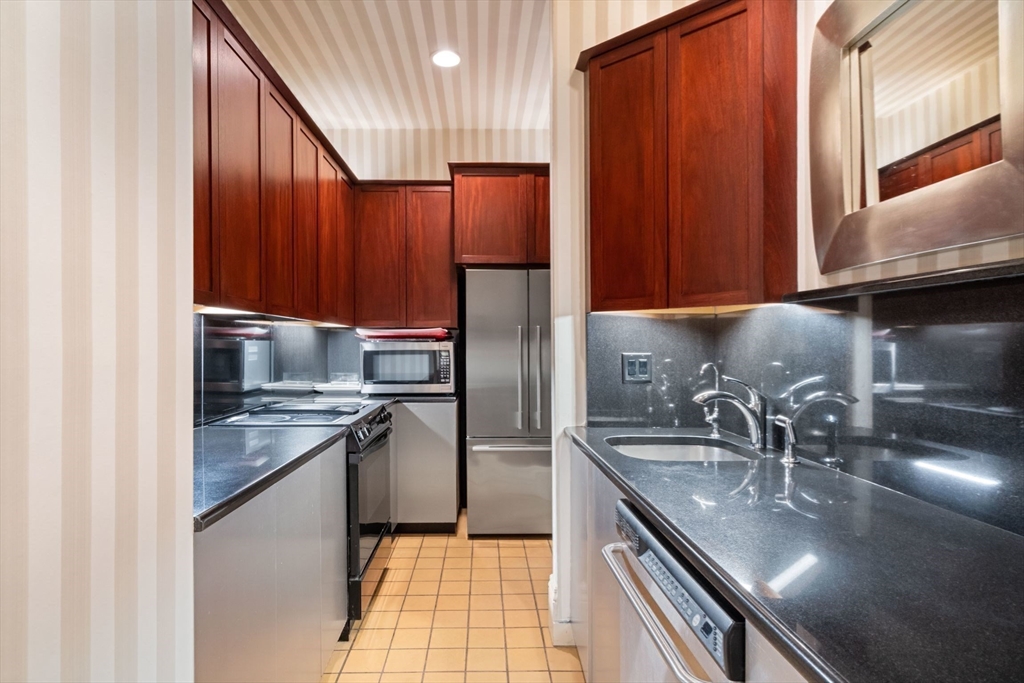 34 Commonwealth Ave # 1