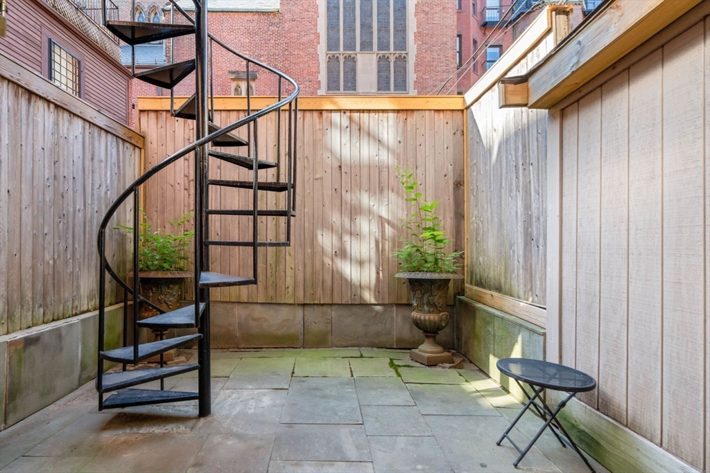 34 Commonwealth Ave # 1
