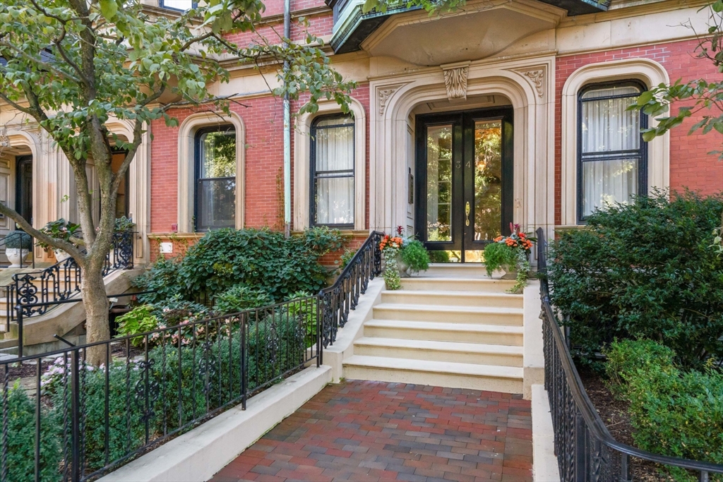 34 Commonwealth Ave # 1