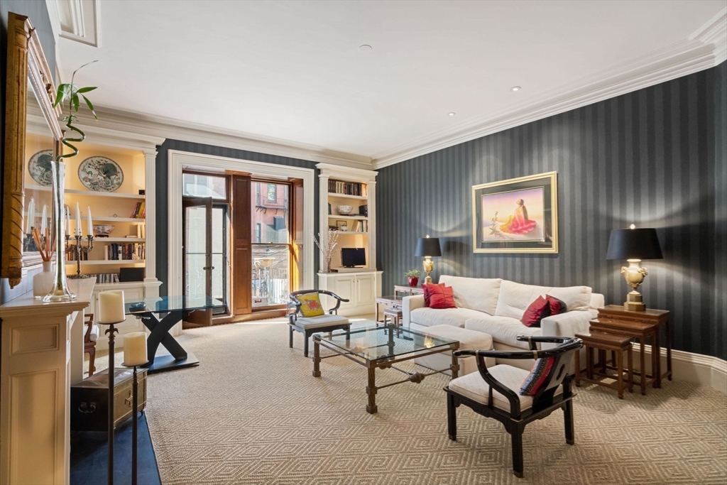 34 Commonwealth Ave # 1