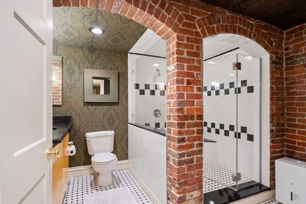 34 Commonwealth Ave # 1