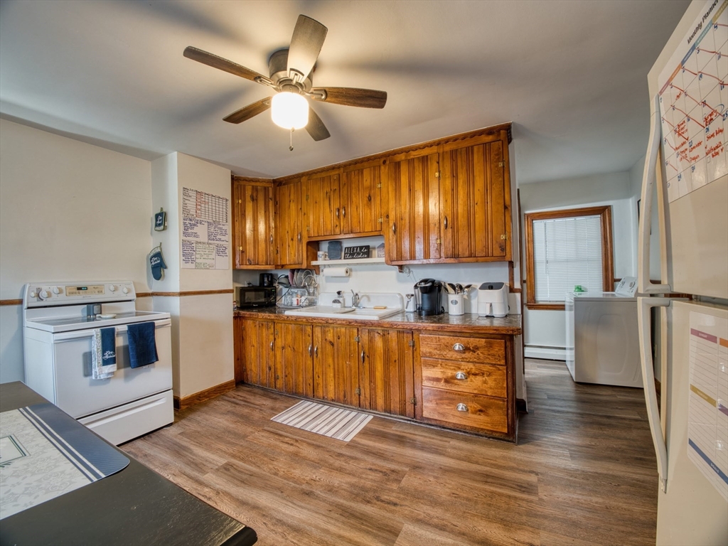 54 Lens St
