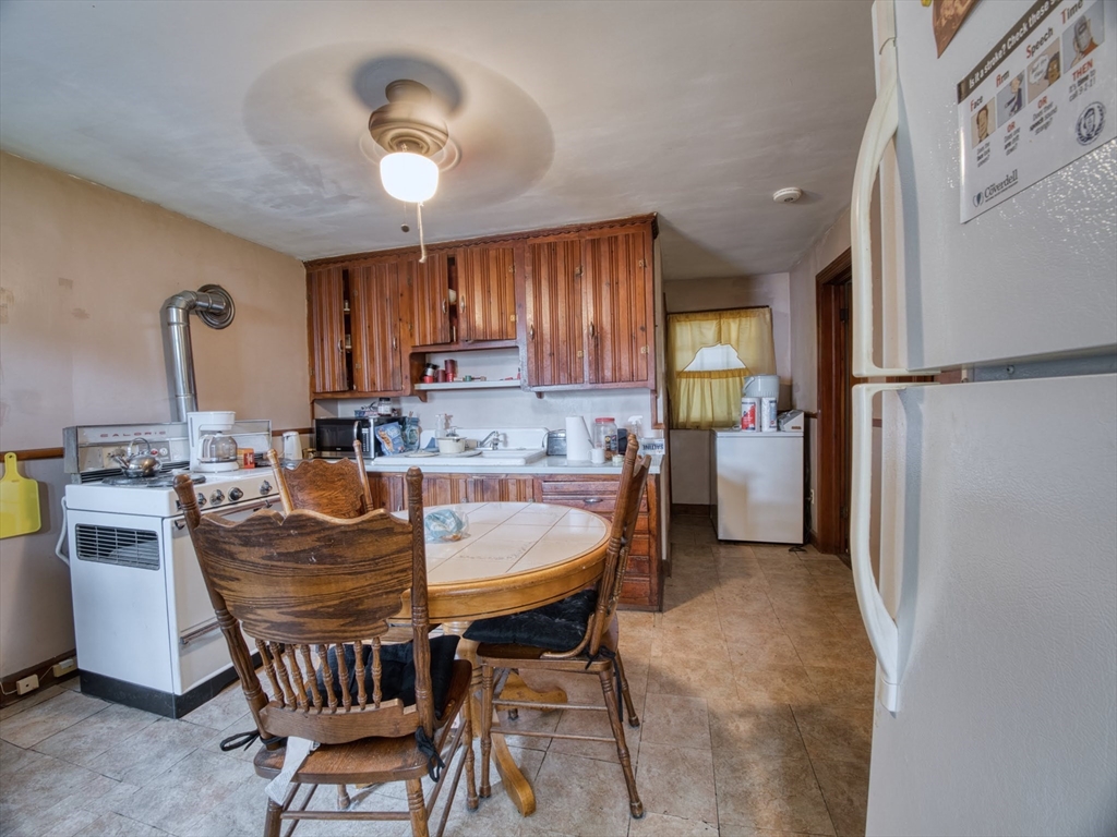 54 Lens St