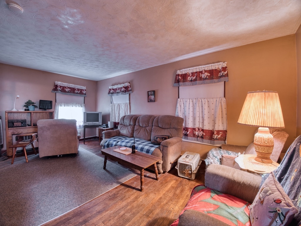 54 Lens St