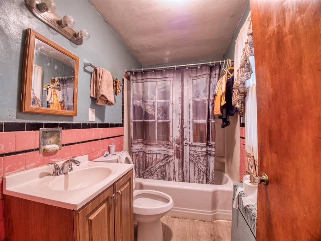 54 Lens St