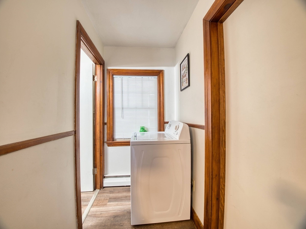 54 Lens St