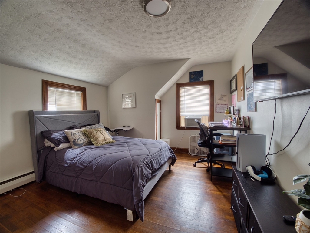 54 Lens St