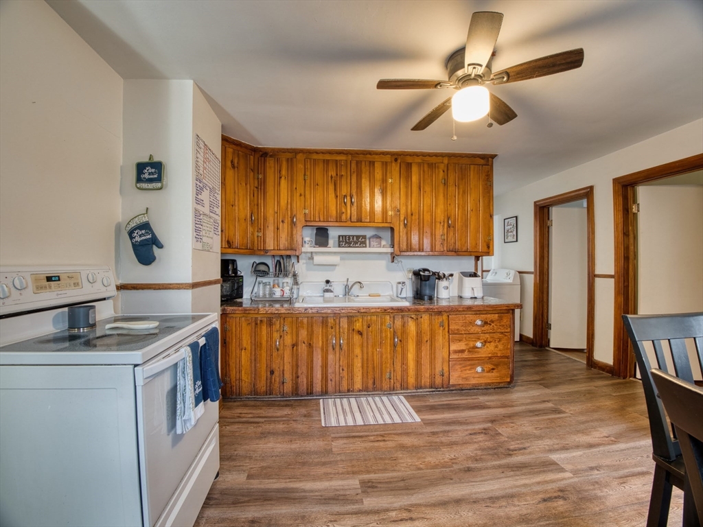 54 Lens St