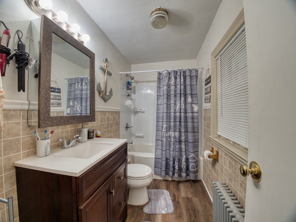 54 Lens St