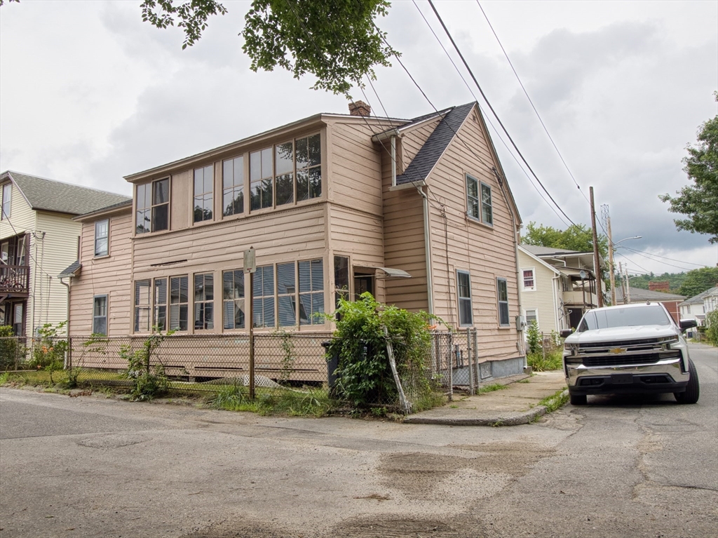 54 Lens St