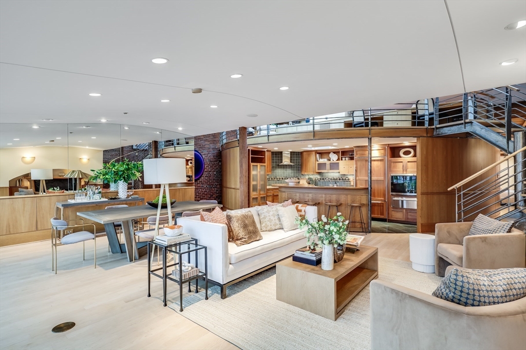 343 Commercial St # 602