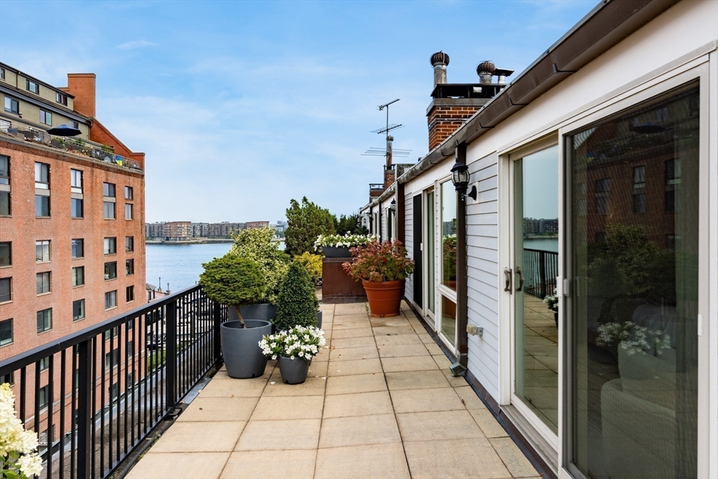 343 Commercial St # 602