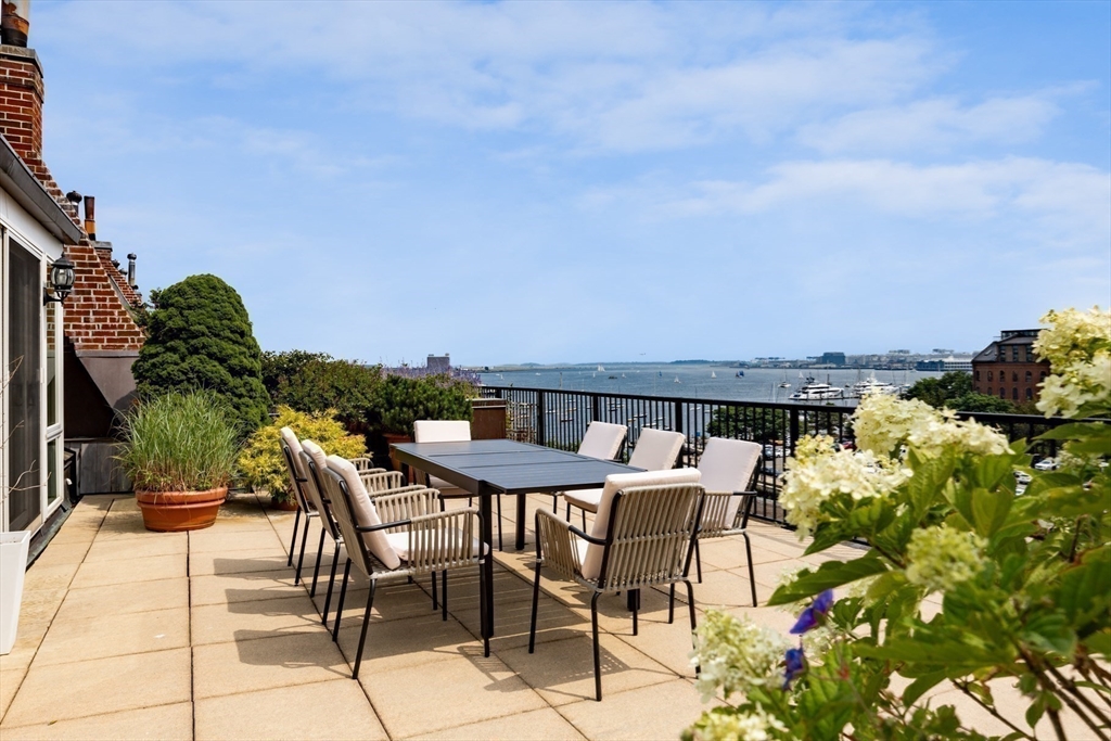 343 Commercial St # 602