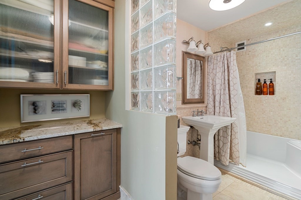 65 E India Row # H Unit: 3 H