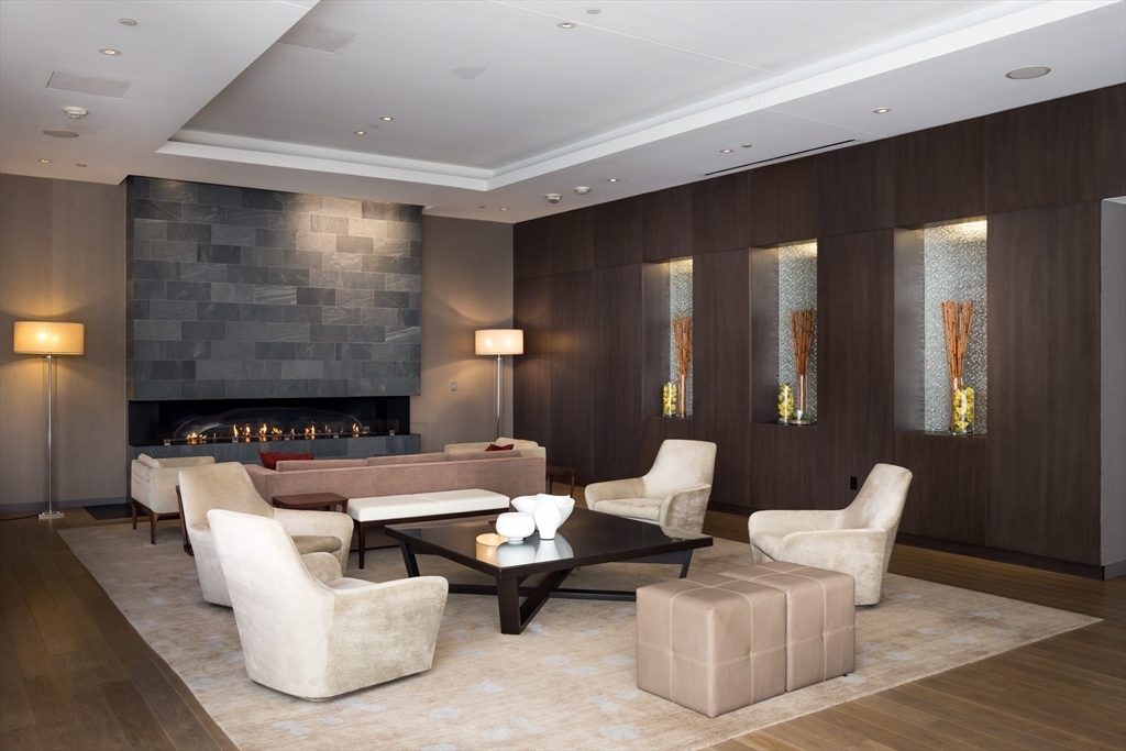 580 Washington Street Unit: PH5