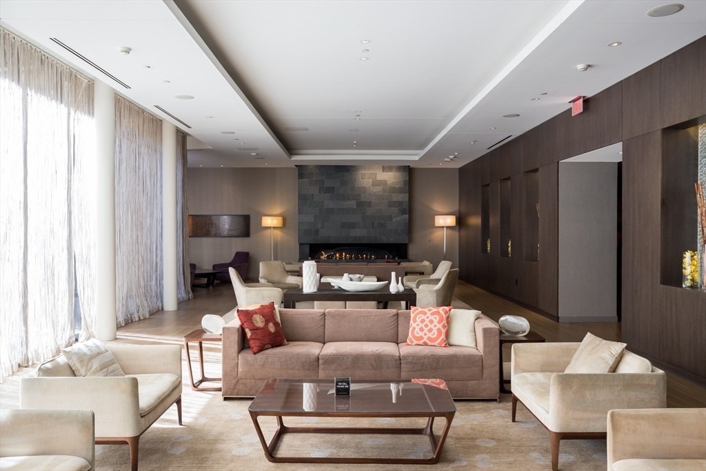 580 Washington Street Unit: PH5