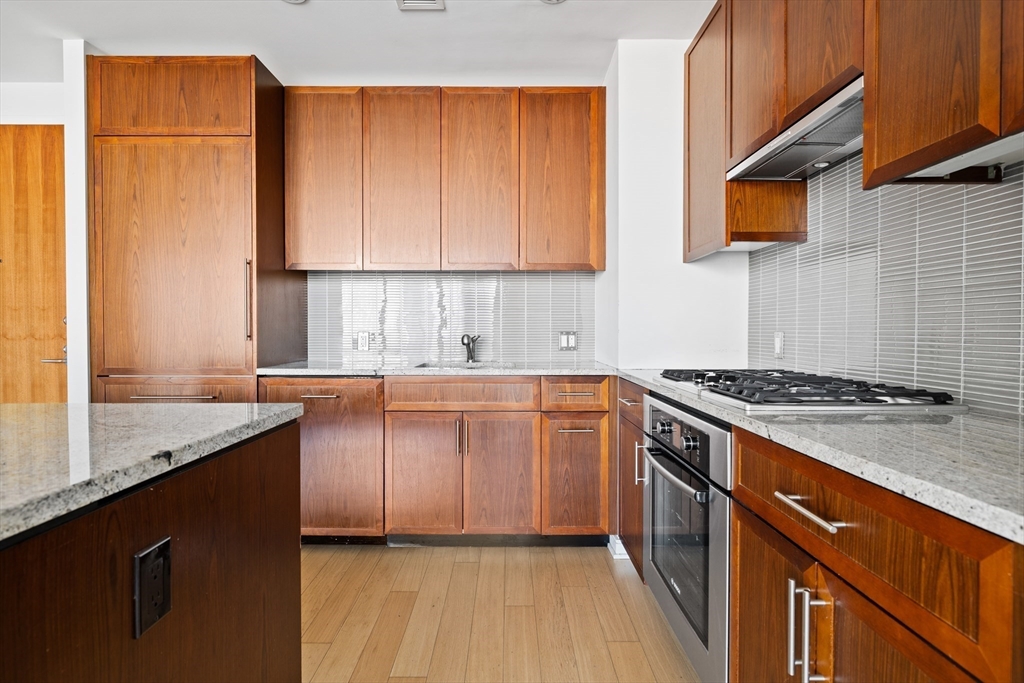 580 Washington Street Unit: PH5