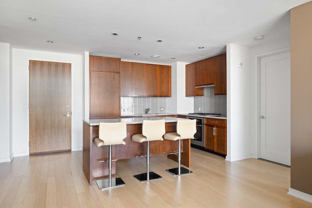 580 Washington Street Unit: PH5