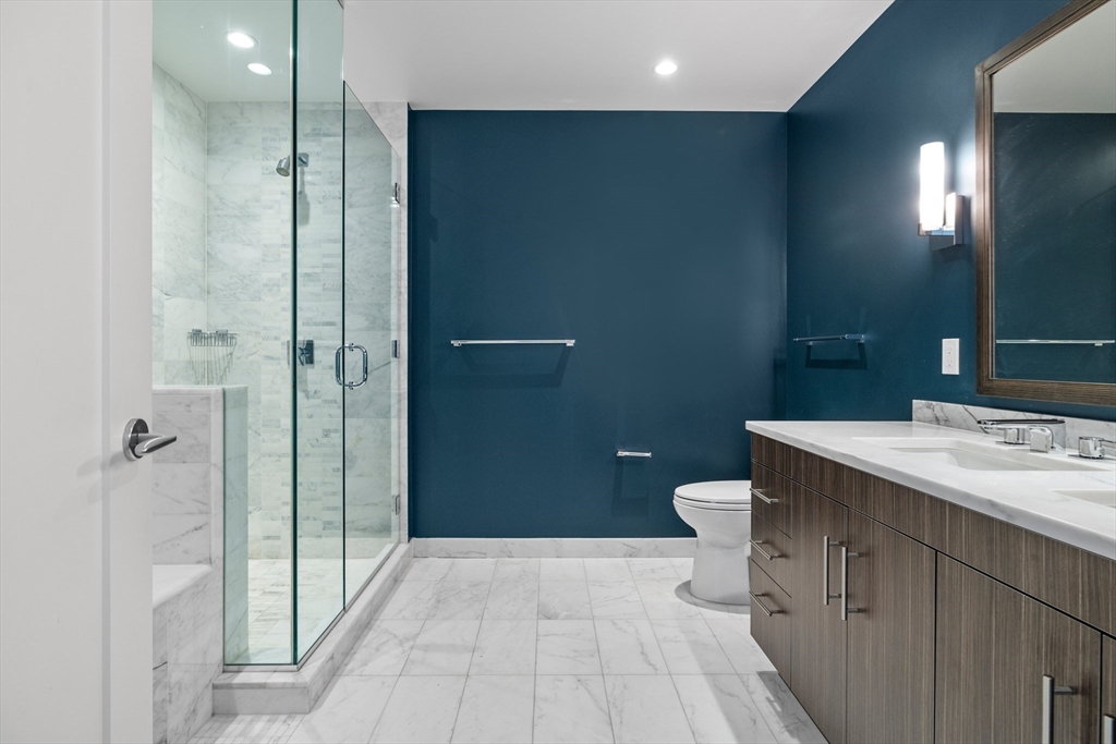 580 Washington Street Unit: PH5