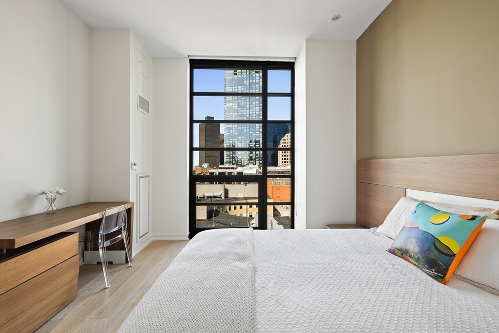 580 Washington Street Unit: PH5