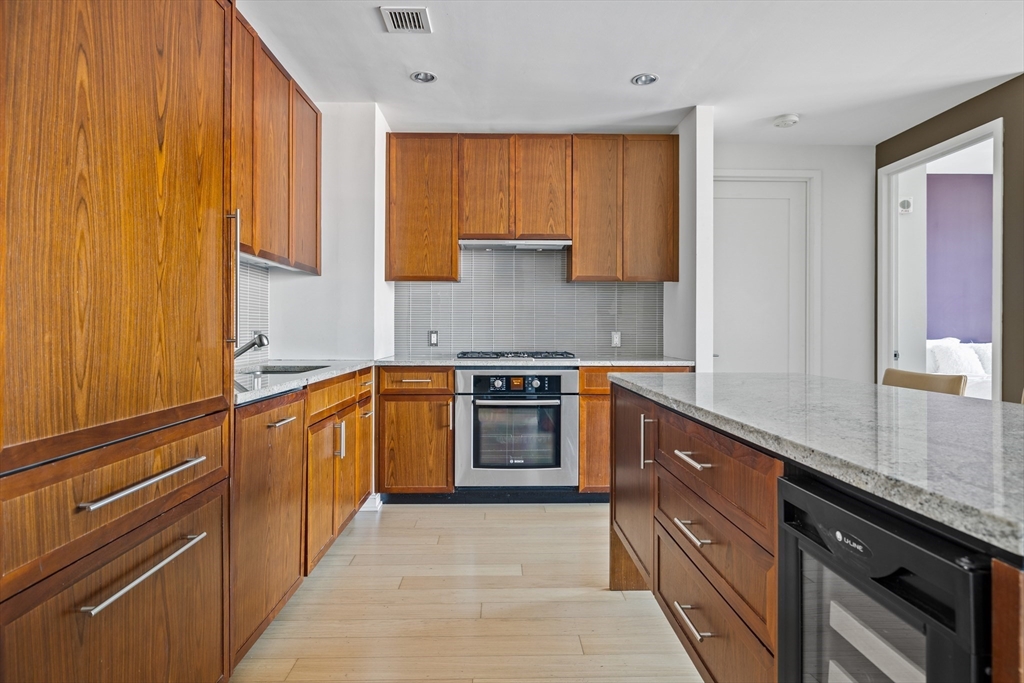 580 Washington Street Unit: PH5