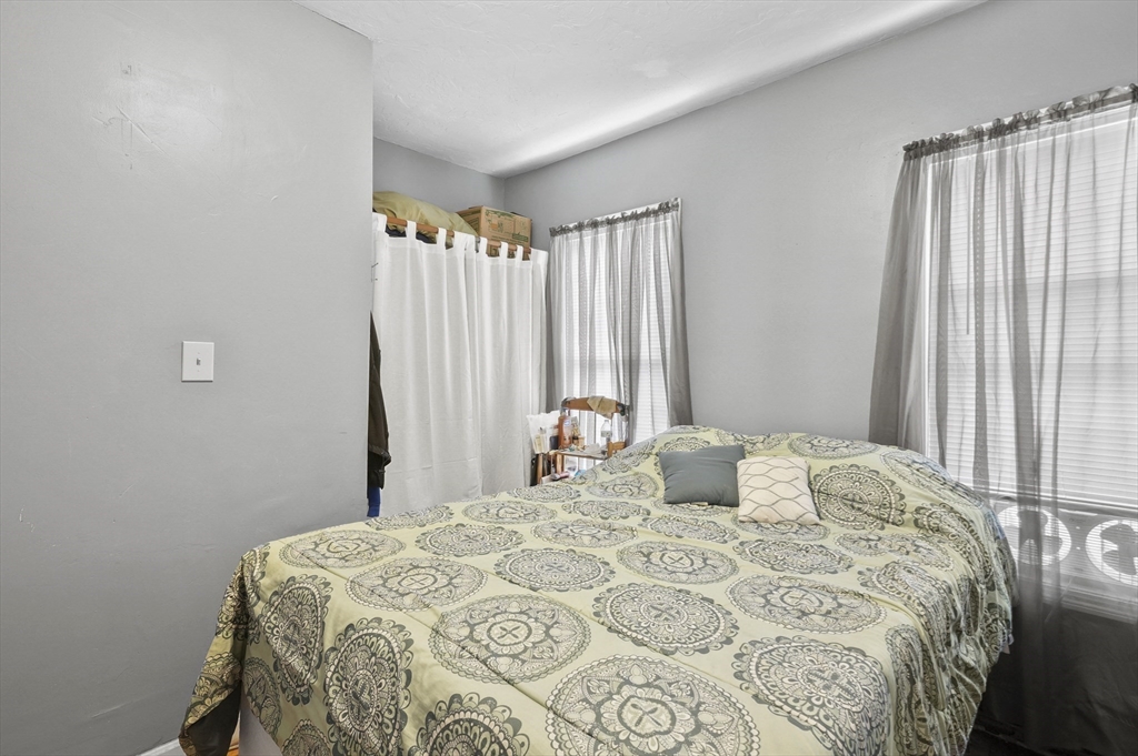 22 Hollywood St # 1 Unit: 22-1