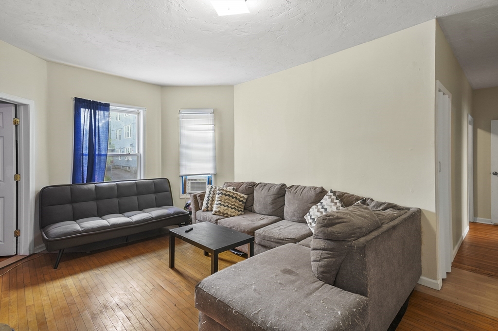 22 Hollywood St # 1 Unit: 22-1