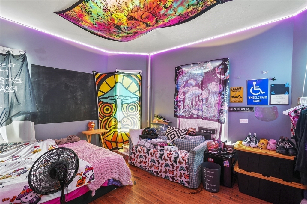 22 Hollywood St # 1 Unit: 22-1