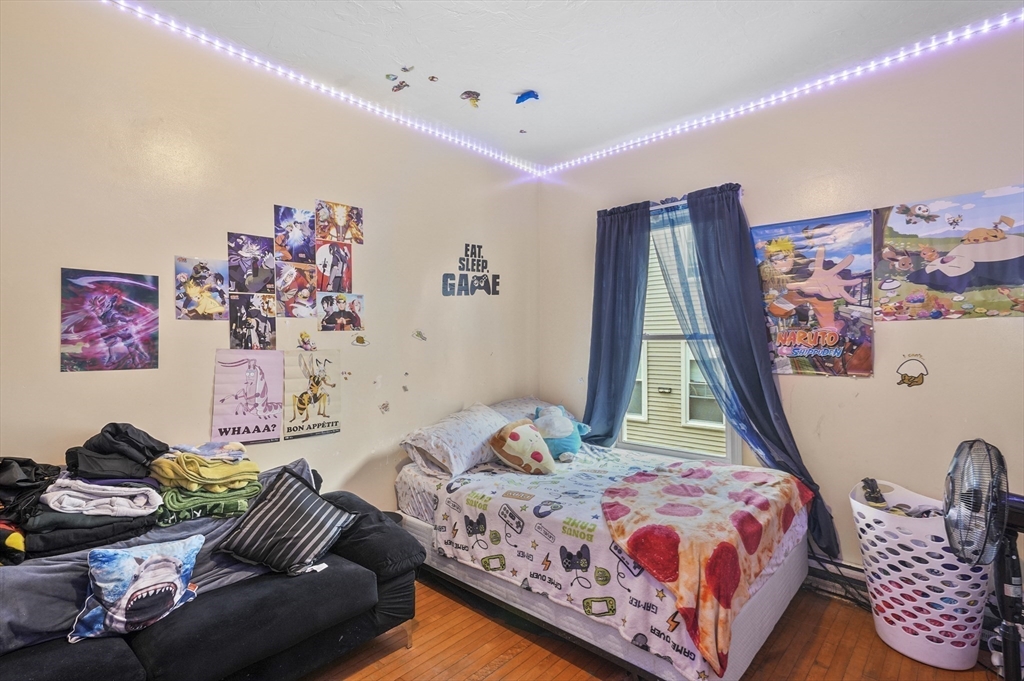 22 Hollywood St # 1 Unit: 22-1