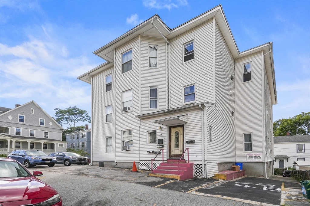 22 Hollywood St # 1 Unit: 22-1