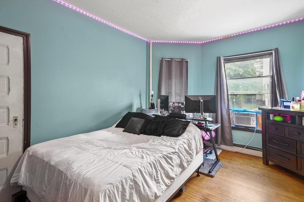 22 Hollywood St # 1 Unit: 22-1