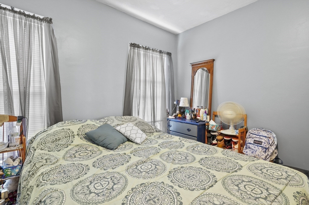 22 Hollywood St # 1 Unit: 22-1