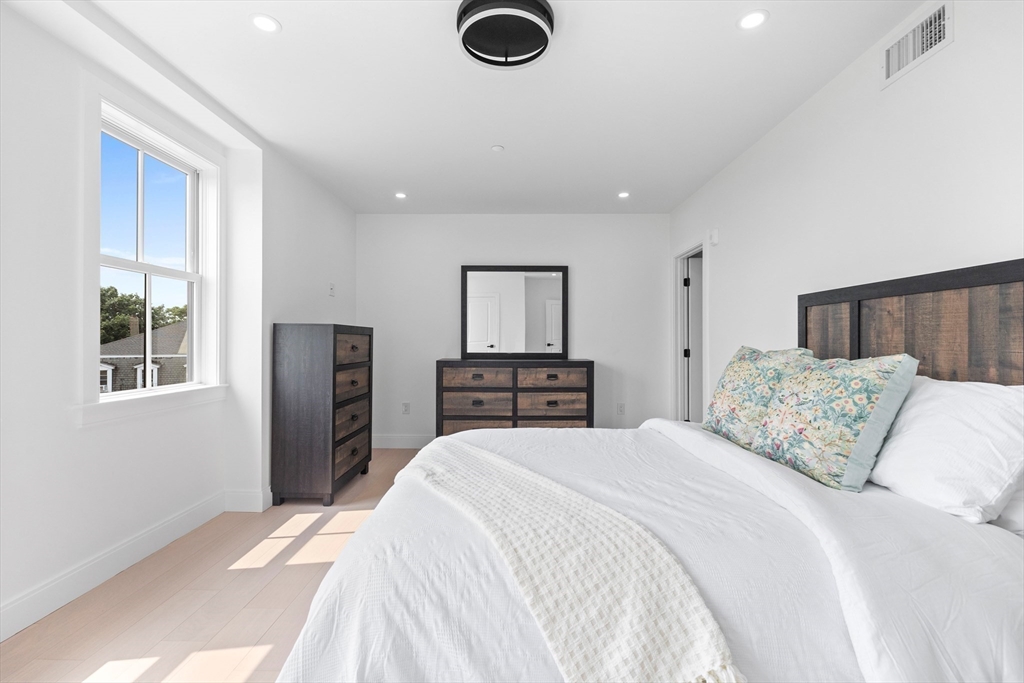 100 White St # 4