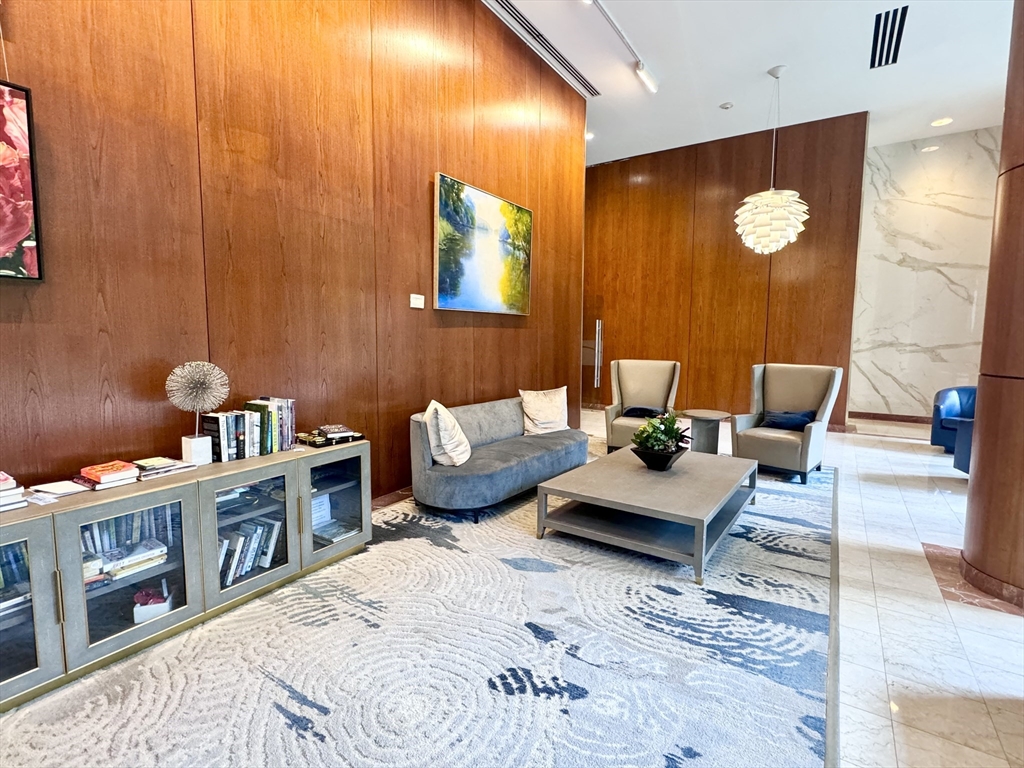 65 E India Row # 22H