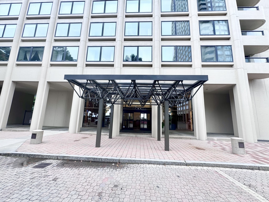65 E India Row # 22H