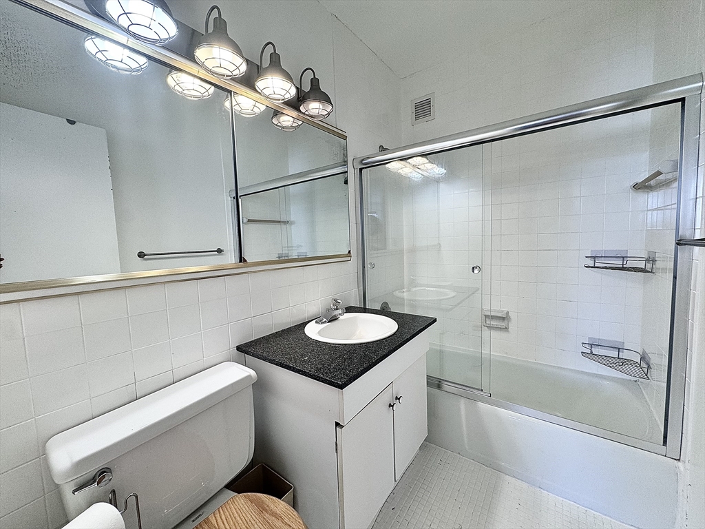 65 E India Row # 22H