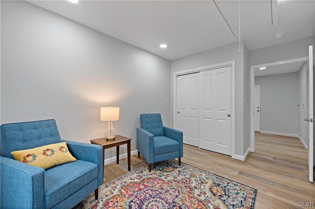 25 Oak Lane West