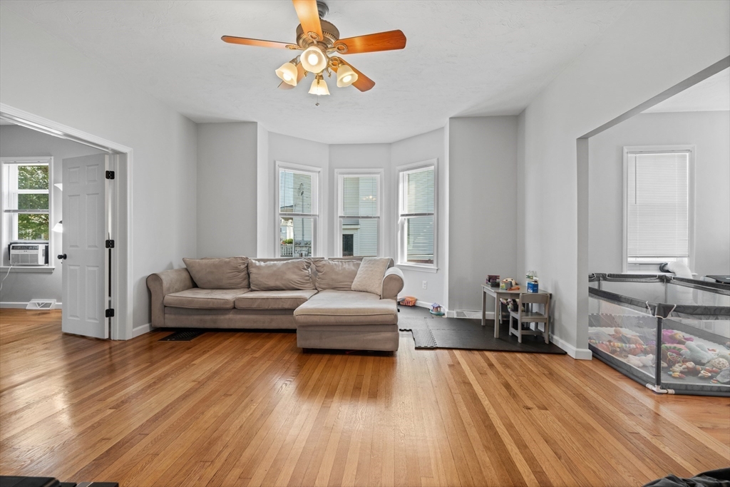 34 White St