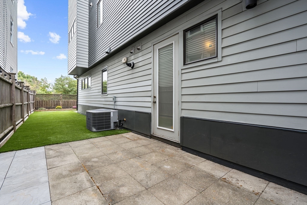 34 Chestnut Ave # 101