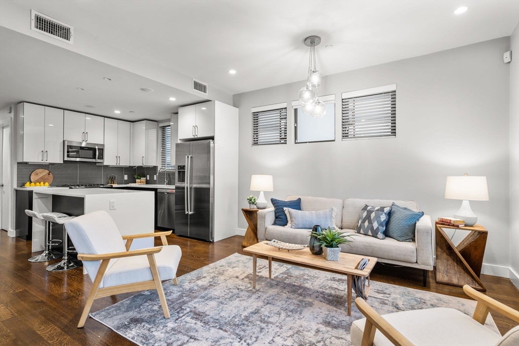 34 Chestnut Ave # 101